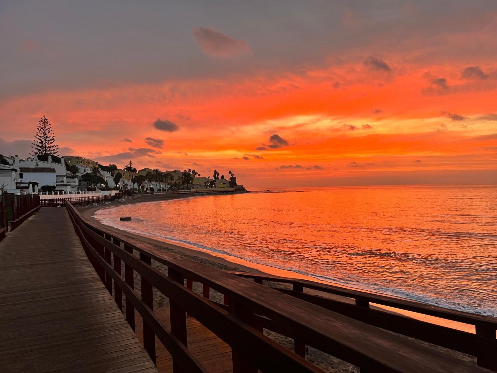 Marbella Beachfront - Beachside Apartment With Stunning Sea Views מראה חיצוני תמונה